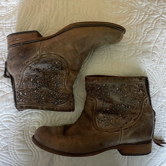 Women’s Corral boots - Picture 1 of 4